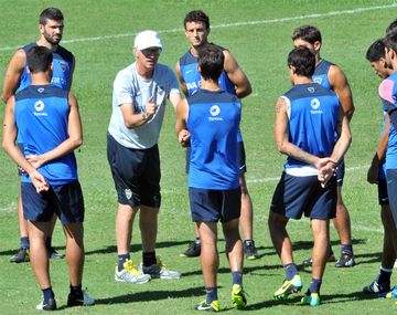 Dudas para Bianchi: mientras Riquelme suma minutos