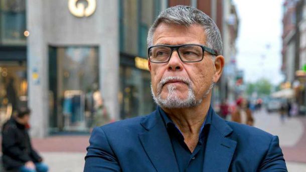 Emile Ratelband afirma que tiene 49 años