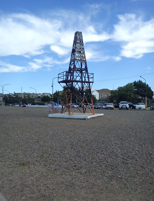 Los números del día: desplome histórico del petróleo y movimiento del dólar