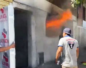 Un incendio destruyó una casa en Bajo Flores: rescataron a 7 personas