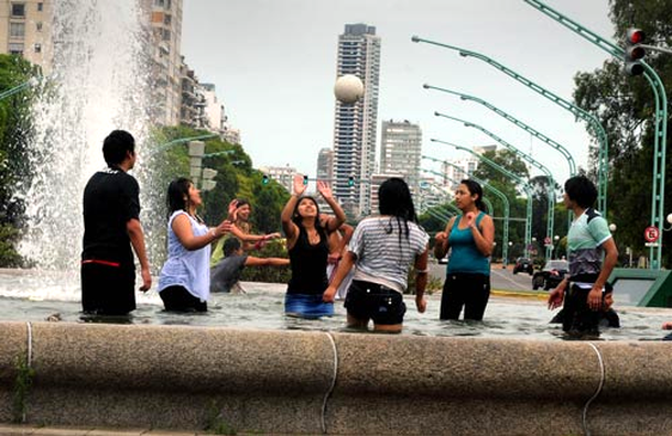 Seguirán las altas temperaturas y se esperan lluvias aisladas