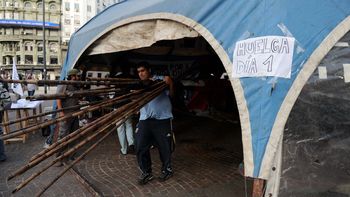 la carpa villera cumple su primera jornada de protesta