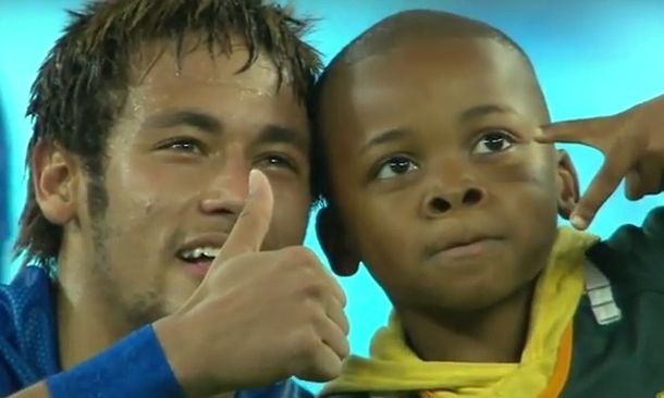 El conmovedor gesto de Neymar con un niño sudafricano