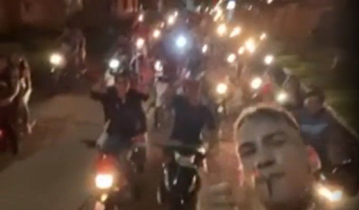 Ahora L-Gante le regala plata a sus seguidores: así repartió billetes de $500