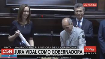 vidal juro como gobernadora de la provincia acompanada por macri vidal juro como gobernadora de la provincia acompanada por macri