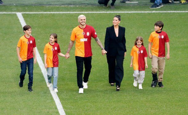 Cómo fue la gran presentación de Wanda Nara y Mauro Icardi en Galatasaray