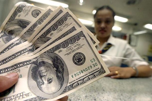 El dólar cerró estable a $4,54 y la bolsa está en alza