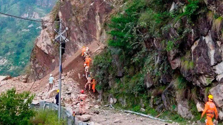 Impresionante desplazamiento de tierra en la India: al menos 13 muertos y decenas de atrapados