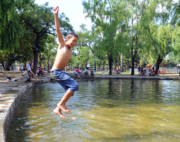 El calor no da tregua y la máxima alcanzará los 34 grados en la Ciudad