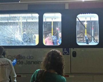 Atacaron un micro con periodistas en Río de Janeiro: hay un herido