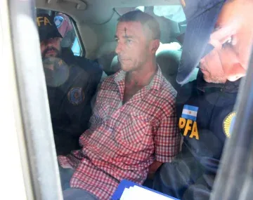 Dictan prisión preventiva para el hombre que le tiró un botellazo a Milei