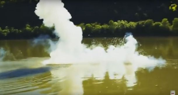 VIDEO: Mirá la espectacular reacción al tirar sodio sólido al agua