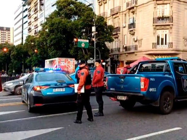 Un taxista atropelló y mató a un peatón en la avenida 9 de Julio