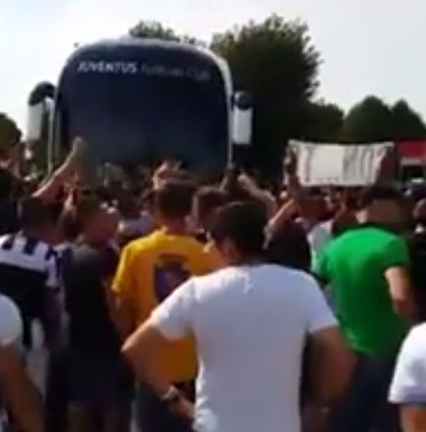 Hierve la Juventus: el nuevo DT fue recibido con insultos de los hinchas