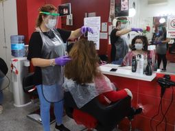 Turno previo, un cliente por vez y barbijos: el protocolo para peluquerías y centros de estética en la Ciudad