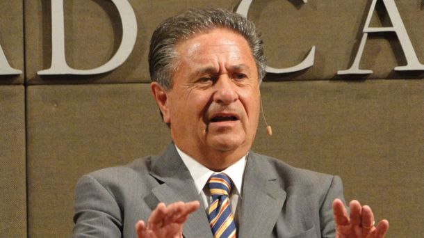 ¿Duhalde se quedó dormido en plena entrevista? El teléfono se entrecortaba, aclaró