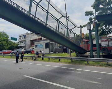 Se derrumbó parte de un puente en el cruce de la General Paz y avenida Roca
