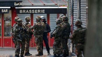 nuevos ataques en francia: habria un terrorista atrincherado en paris nuevos ataques en francia: habria un terrorista atrincherado en paris