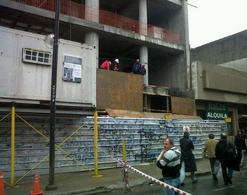 Al menos diez heridos por un derrumbe en el centro de La Plata