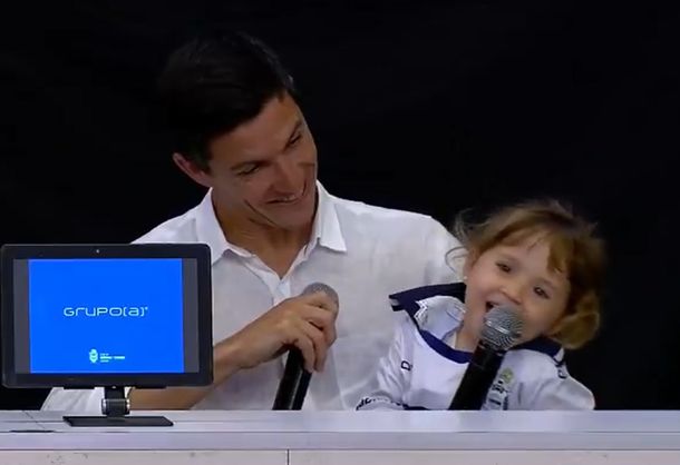 Viral: el tierno momento de la hija de Nacho Fernández en su presentación en Gimnasia