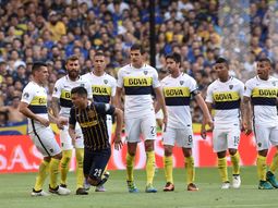 El colombiano se peleó con todos sus rivales y se fue haciéndole gestos a la gente El colombiano se peleó con todos sus rivales y se fue haciéndole gestos a la gente
