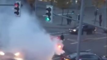 Un grupo de turcos cortó una calle en Alemania y empezó a los tiros Un grupo de turcos cortó una calle en Alemania y empezó a los tiros