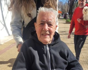 Un abuelo de 102 años votó en La Plata: No falté nunca