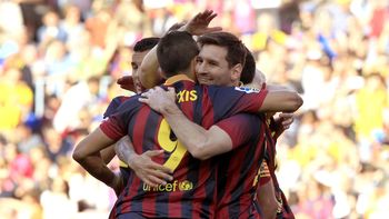 con dos de messi, el barca le gano al betis y no le pierde pisada al atletico con dos de messi, el barca le gano al betis y no le pierde pisada al atletico