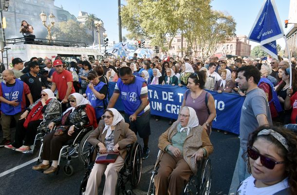 Con críticas al Gobierno, Madres conmemoró sus 40 años de lucha en Plaza de Mayo
