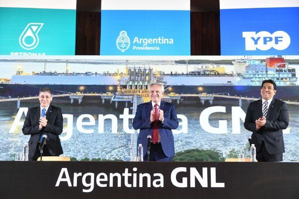 Alberto Fernández anunció la alianza entre YPF y Petronas para un proyecto de GNL