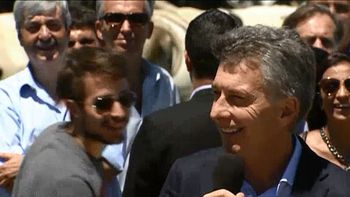 video: mira el blooper de macri con el microfono caliente video: mira el blooper de macri con el microfono caliente