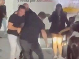 mar del plata: se agarraron a pinas en un autoservicio de comidas rapidas mientras esperaban el pedido mar del plata: se agarraron a pinas en un autoservicio de comidas rapidas mientras esperaban el pedido