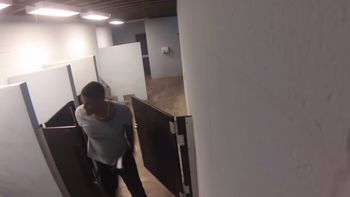 experimento polemico: ¿como reaccionarias si escucharas una violacion en un bano? experimento polemico: ¿como reaccionarias si escucharas una violacion en un bano?