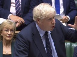 Johnson perdió la mayoría en el parlamento británico