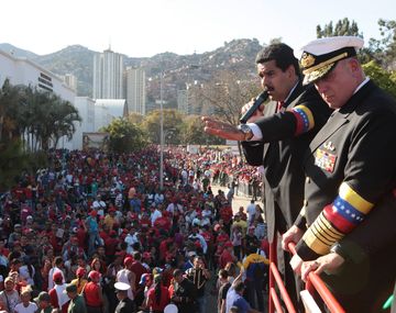 Maduro asume la presidencia y las elecciones serían en abril