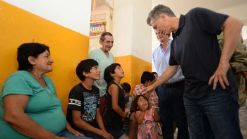 macri viajo a concordia para recorrer las zonas afectadas macri viajo a concordia para recorrer las zonas afectadas