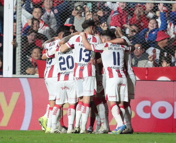 Unión aprovechó un error de González Pirez y le ganó a Estudiantes en el debut