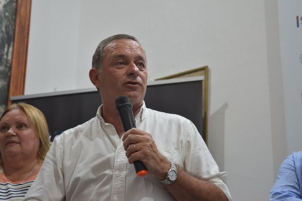 Álvaro Delgado aseguró que no va a subir impuestos si es electo presidente y le pasó la pelota al Frente Amplio.