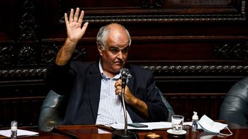 El senador uruguayo Gustavo Penadés puede ser suspendido del Partido Nacional. El senador uruguayo Gustavo Penadés puede ser suspendido del Partido Nacional.