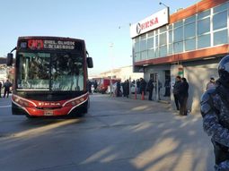 Aprueban una ley que prohíbe a los colectiveros paralizar el transporte