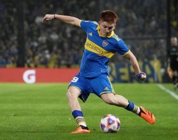 Boca venció a un golpeado Huracán en un duelo con varias polémicas