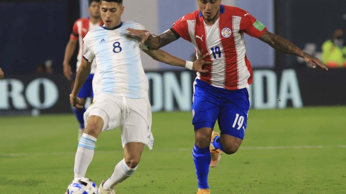 Argentina fue algo más, pero empató con Paraguay en un partido plagado de polémicas