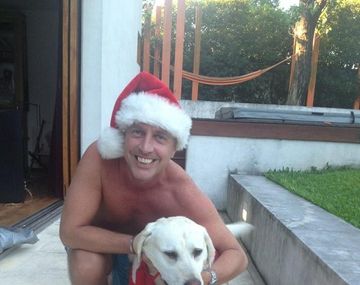 Marley adelanta la Navidad y festeja con su perro