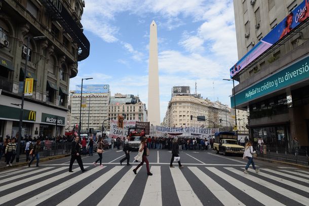 Por el paro, rige el estacionamiento libre en las avenidas de la Ciudad