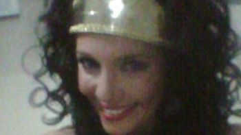 monica ayos se vistio de mujer maravilla y calento twitter monica ayos se vistio de mujer maravilla y calento twitter