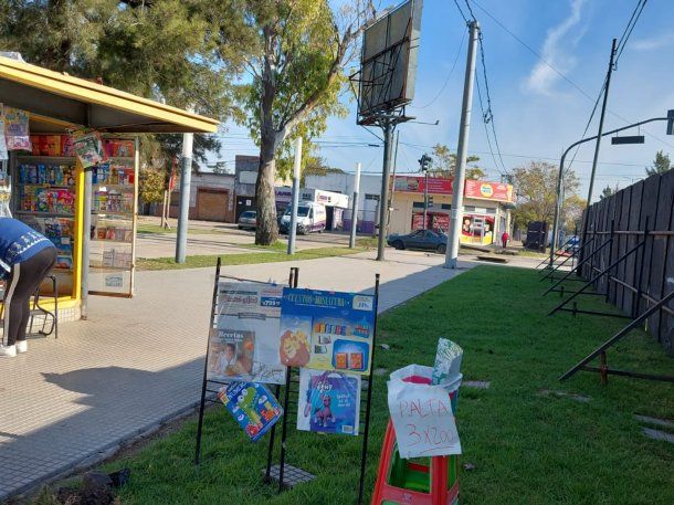 La Plata: canillita quedó atrapado por las vallas de La Renga