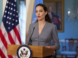 Angelina Jolie, docente en una escuela de Economía Angelina Jolie, docente en una escuela de Economía
