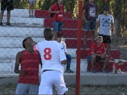 VIDEO: Jugadores le pegaron a un hincha que los insultaba