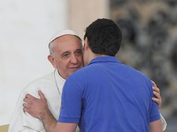 aseguran que el papa exorcizo a un joven en pentecostes aseguran que el papa exorcizo a un joven en pentecostes