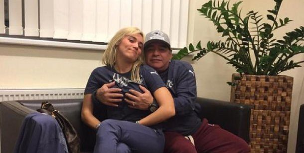 ¿Otra vez la mano de Dios? La nueva foto hot de Diego Maradona y Rocío Oliva